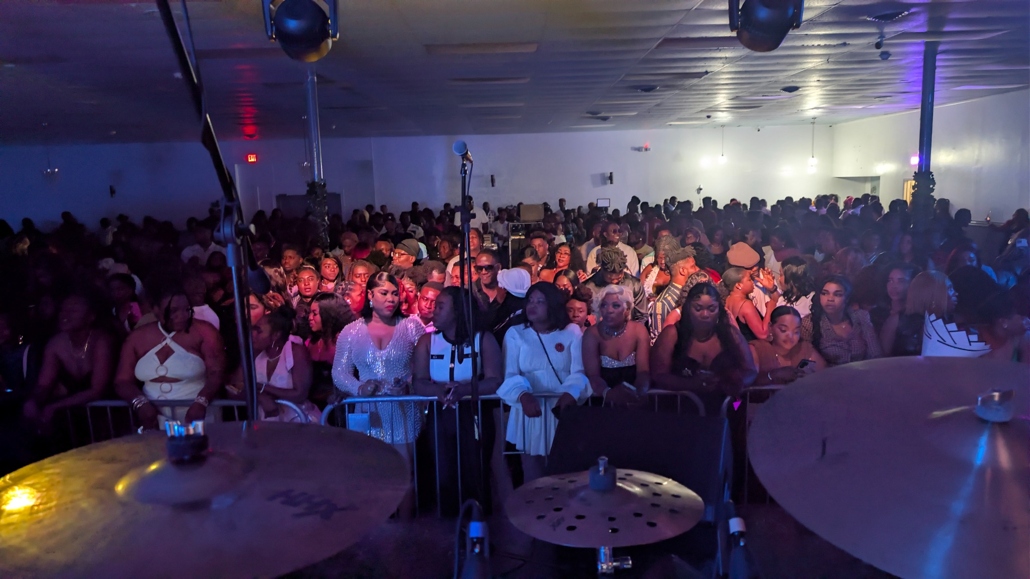 Large audience at a real WILMIX PROMO SOUND live event